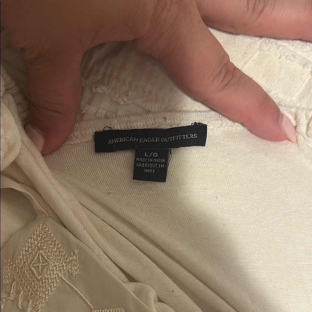 AEO Elegant White Embroidered Women's Top - Picture 3 of 3